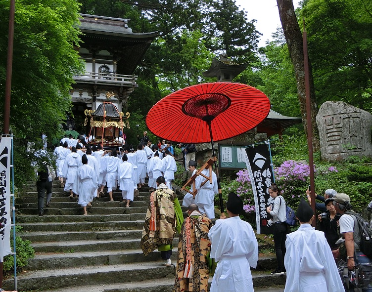 御輿行列(トリミング).jpg